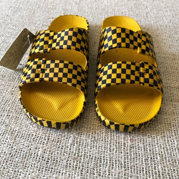 Mudd Shoes - Mudd Shoes: checkered double strap rubber slide color black and yellow | size:7